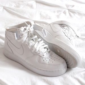 BRAND NEW NEVER WORN Nike Air Force 1 Mid